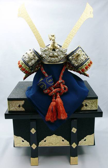 Декоративный японский военный шлем_0